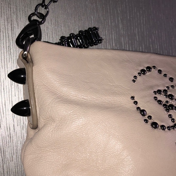 Thomas Wylde Scorpion cream bag - Picture 2 of 12